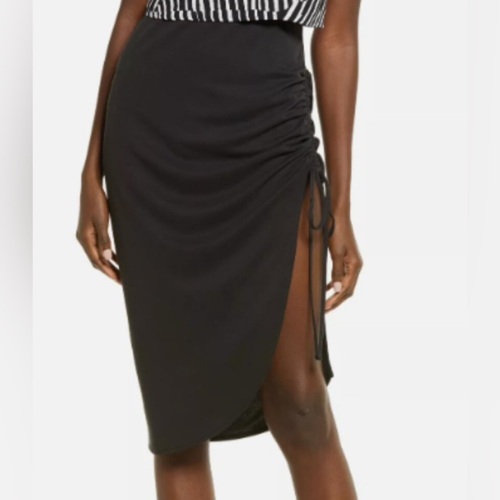 Chic Black Side-Slit Midi Skirt